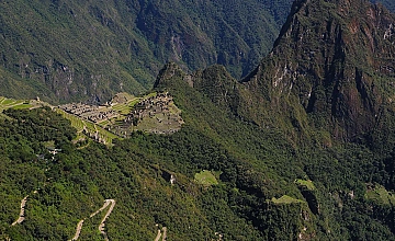 Ollantaytambo – Km 104 – Chachabamba – Wiñayhuayna – Puerta del Sol o Intipunku – Machupicchu – Aguas calientes (Box lunch)