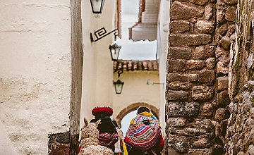 (29 de Diciembre del 2026) Lima – Traslado al Aeropuerto de Lima – Vuelo de Lima a Cusco – Llegada al Cusco – Recojo del Aeropuerto – Traslado al Hotel – Tarde libre (Desayuno y Almuerzo)