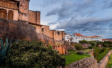 City Tour Arqueológico: Catedral del Cusco, Qoricancha Templo del Sol, Sacsayhuaman, Qenqo, Pucapukara y Tambomachay – Tarde libre (Desayuno y Almuerzo)