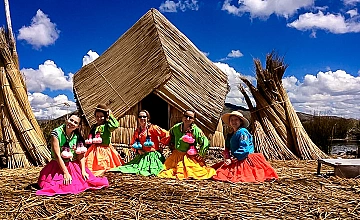 Islas Uros en el Lago Titicaca, Puno: cultura local en islas flotantes de totora