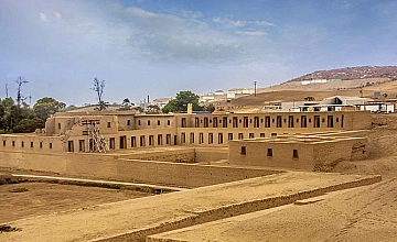 Lima – Templo Pre Inca Pachacamac – Barranco – City tour Colonial y Moderno: Parque del Amor, Huaca Pucllana de San Isidro – Plaza de Armas de Lima: Catedral de Lima, Palacio de Gobierno y Catacumbas de San Francisco (Desayuno y Almuerzo)