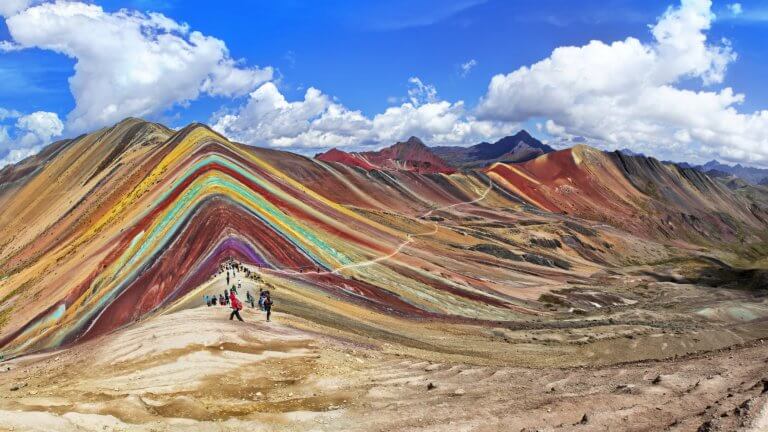 Montana de colores Vinicunca Perú viajeros Colombianos